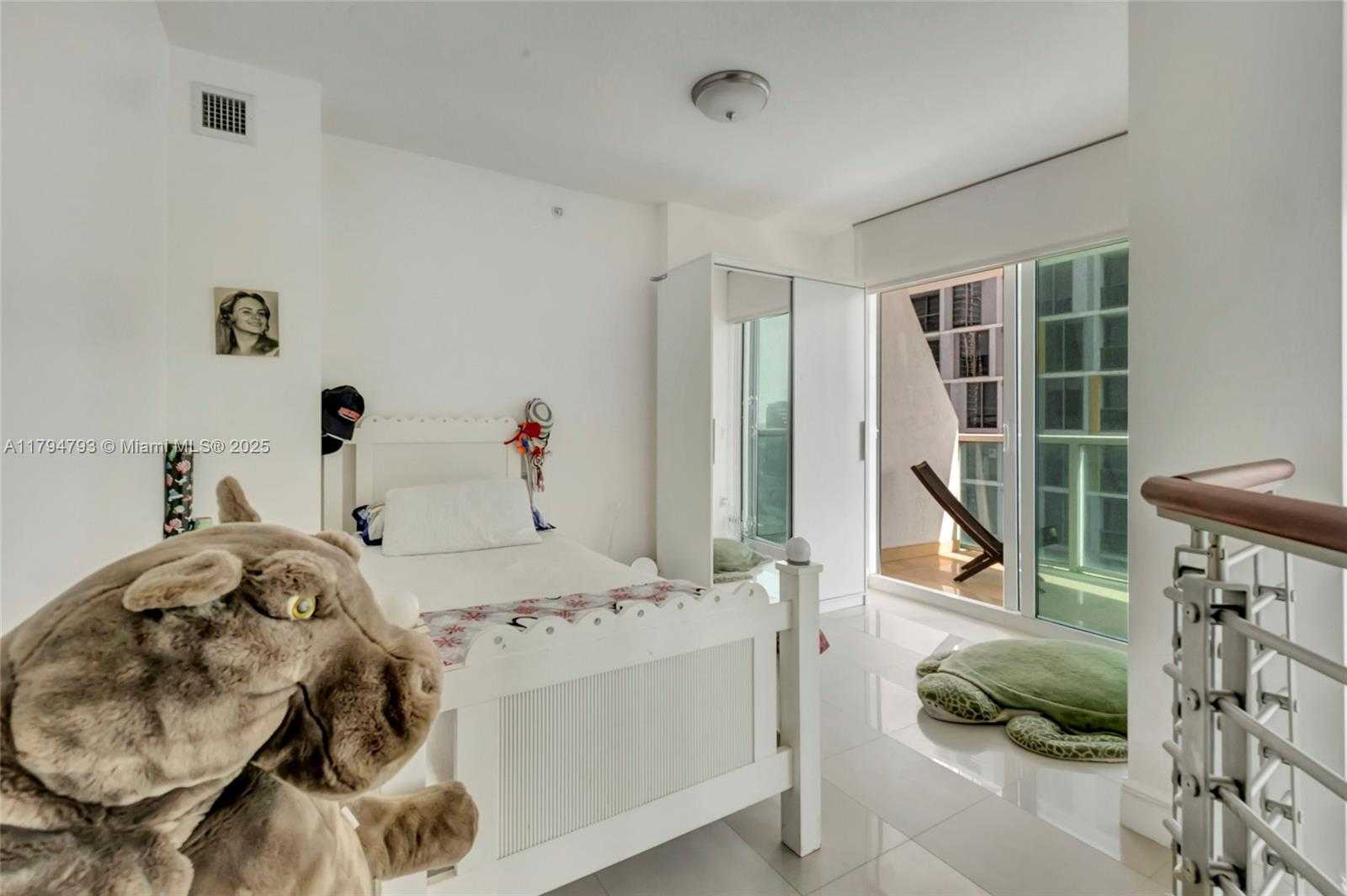 Small Image of 41 SOUTH EAST 5TH ST #1210, Miami Number 7