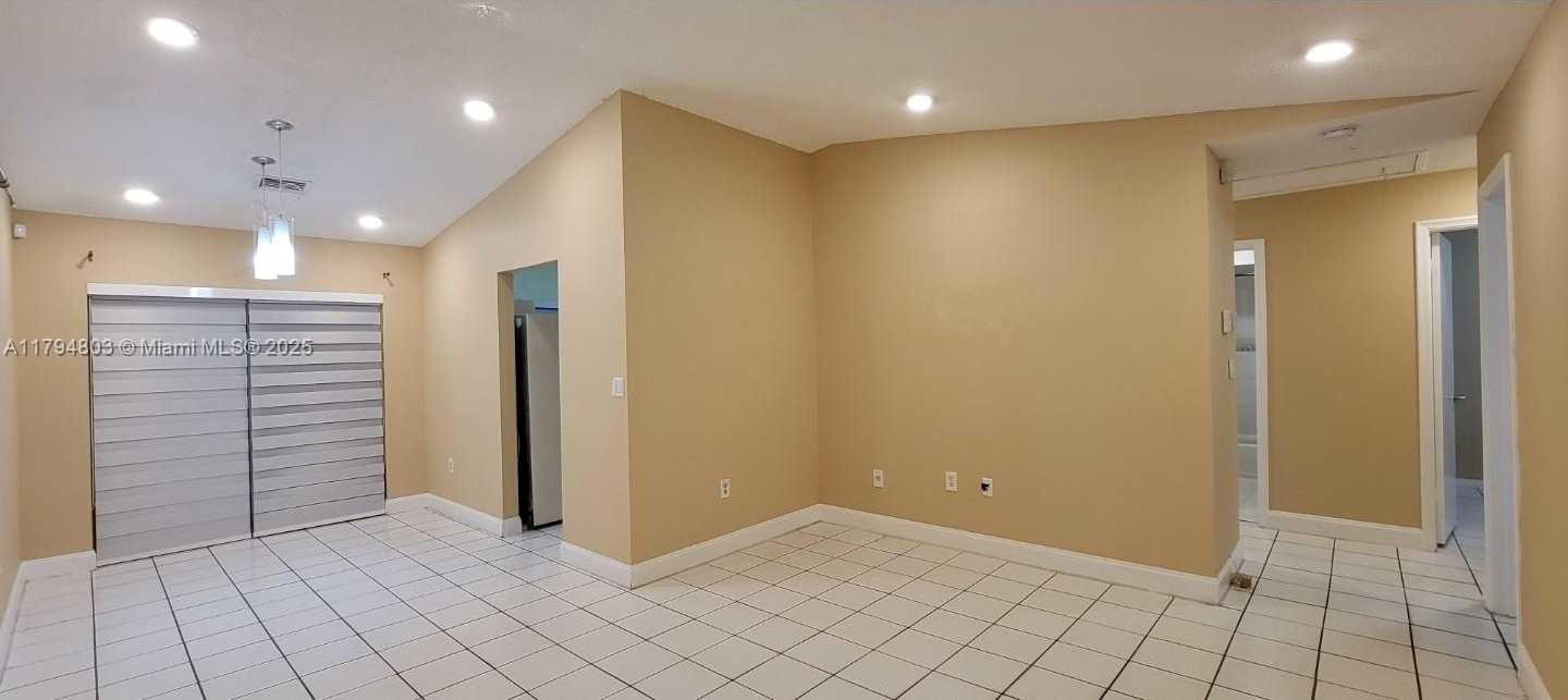 Small Image of 5201 SOUTH WEST 139TH CT, Miami Number 2
