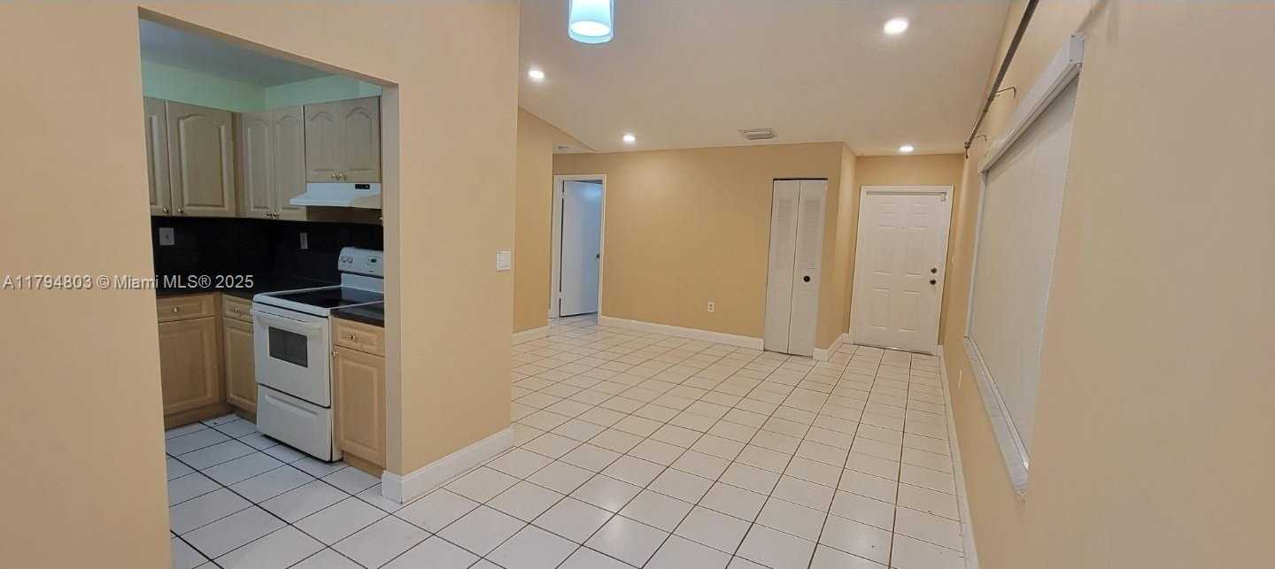 Small Image of 5201 SOUTH WEST 139TH CT, Miami Number 3