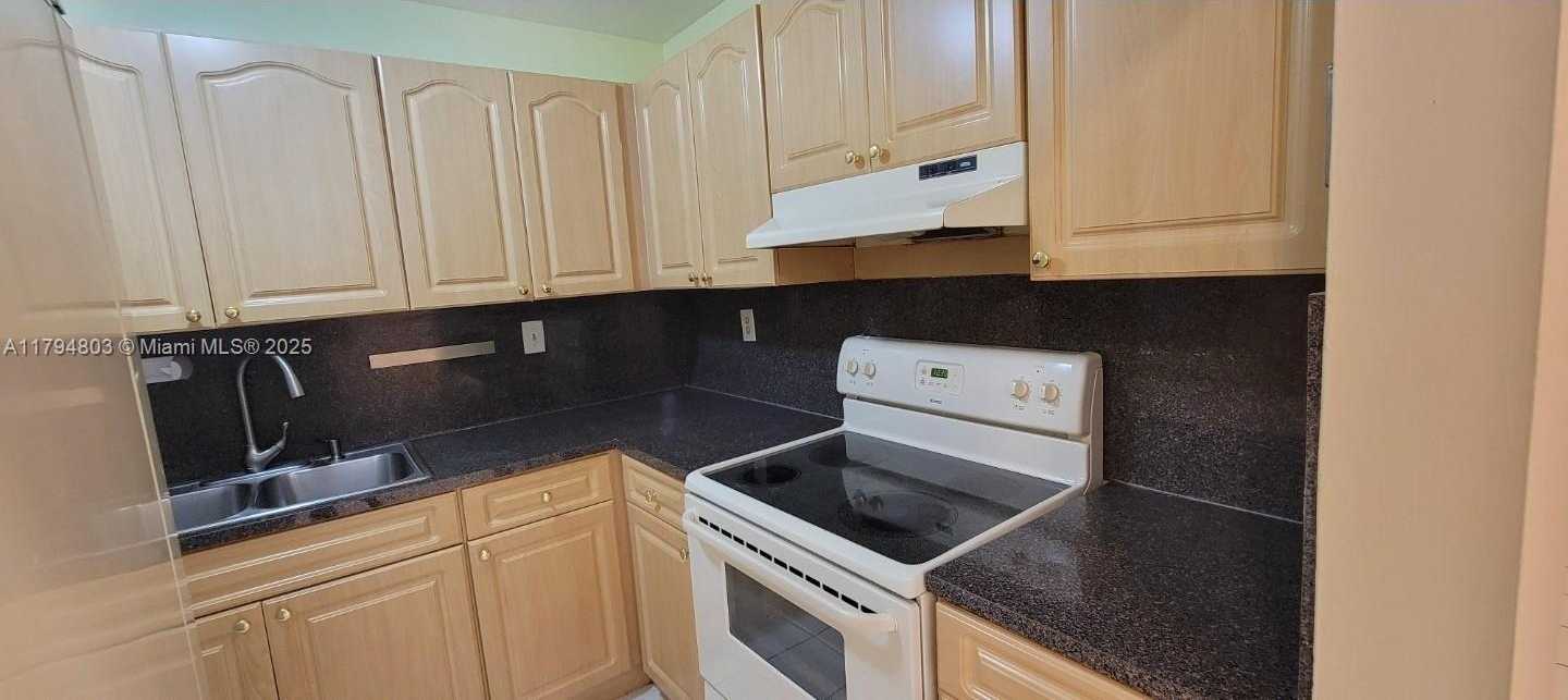Small Image of 5201 SOUTH WEST 139TH CT, Miami Number 4