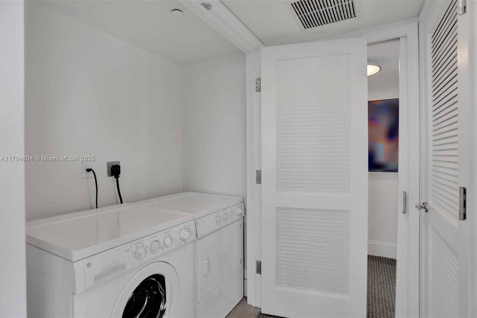 Small Image of 4401 COLLINS AVE #814, Miami Beach Number 17