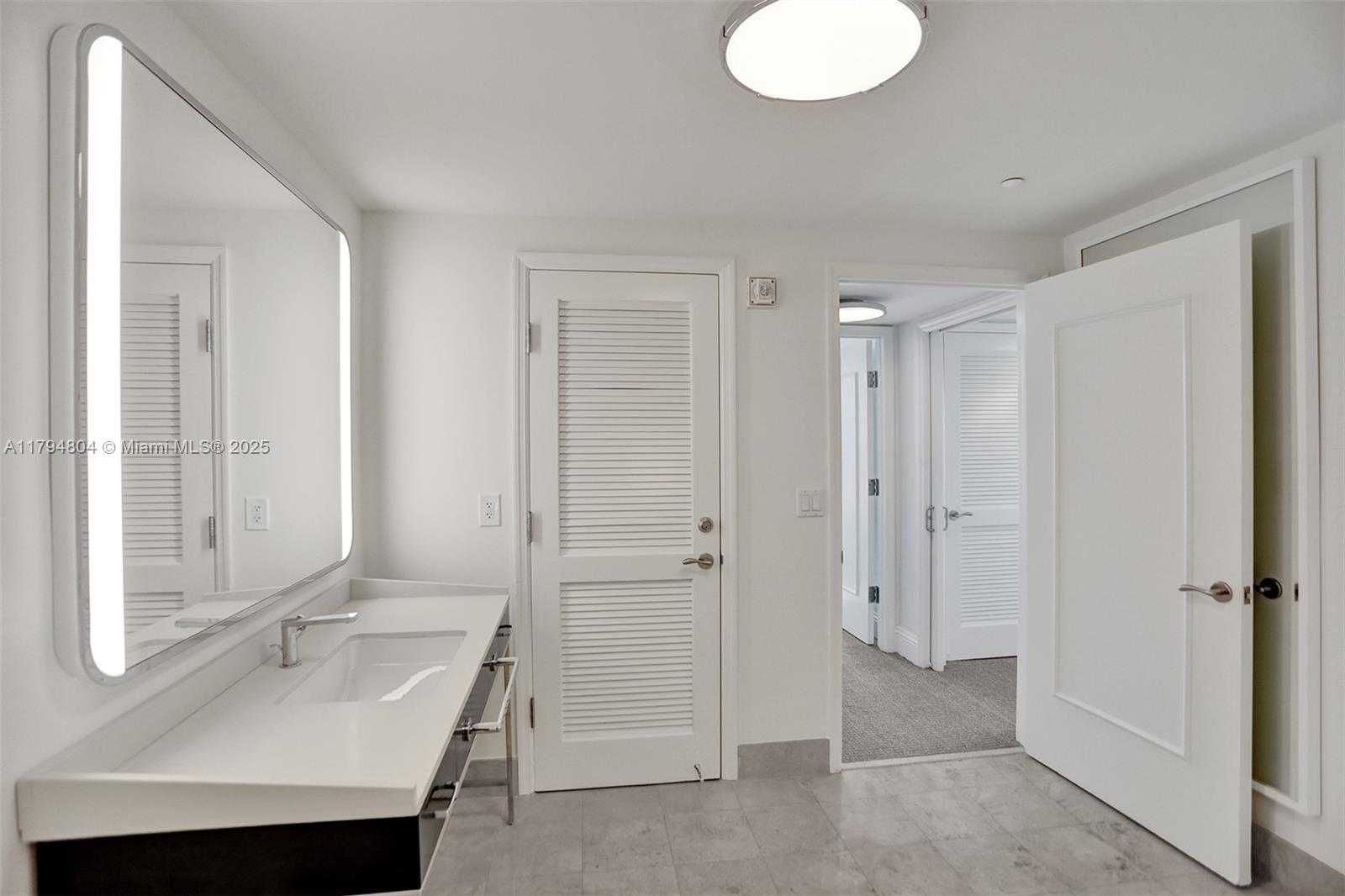 Small Image of 4401 COLLINS AVE #814, Miami Beach Number 26