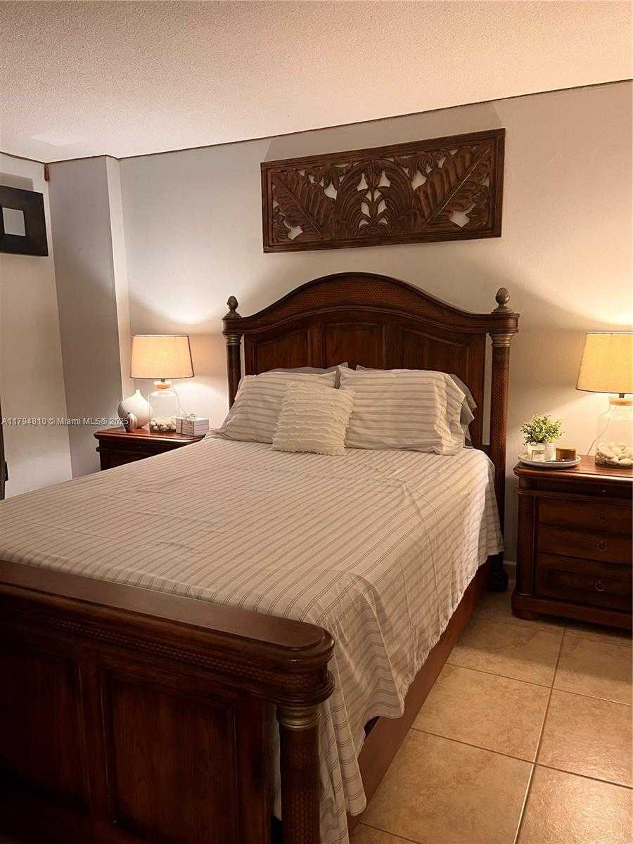 Small Image of 401 OCEAN DR #324, Miami Beach Number 10