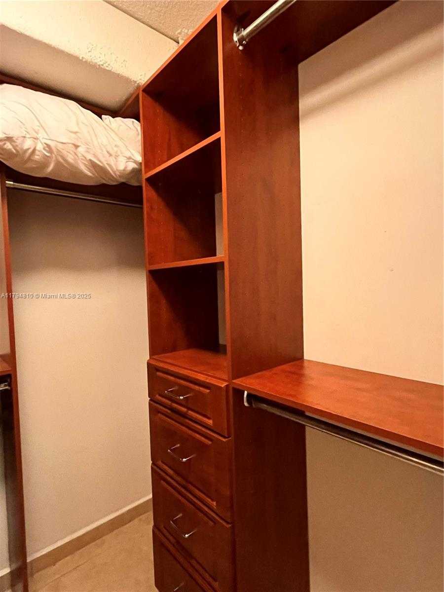 Small Image of 401 OCEAN DR #324, Miami Beach Number 15