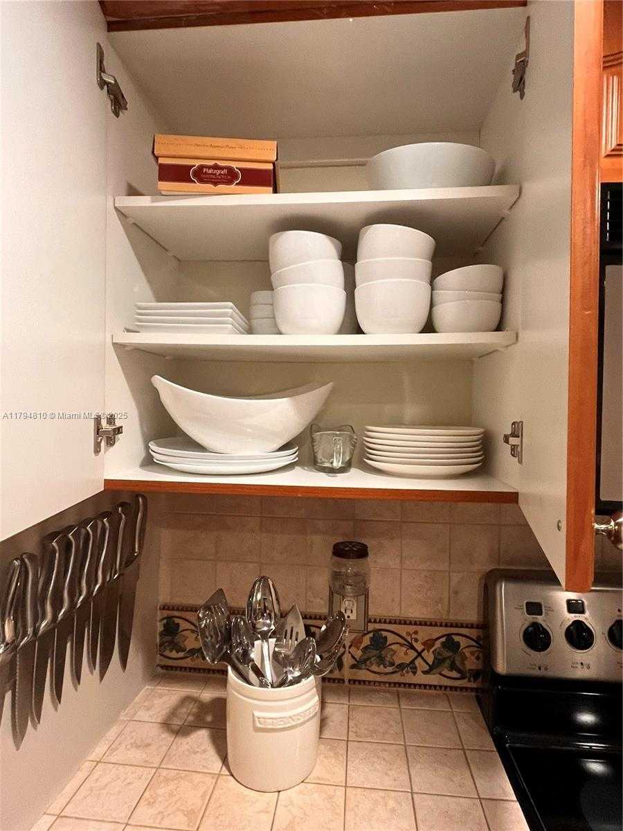 Small Image of 401 OCEAN DR #324, Miami Beach Number 17