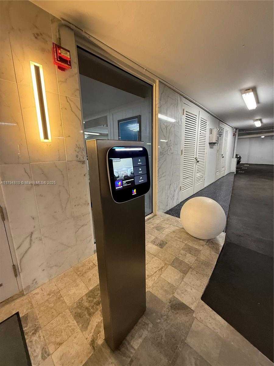 Small Image of 401 OCEAN DR #324, Miami Beach Number 20