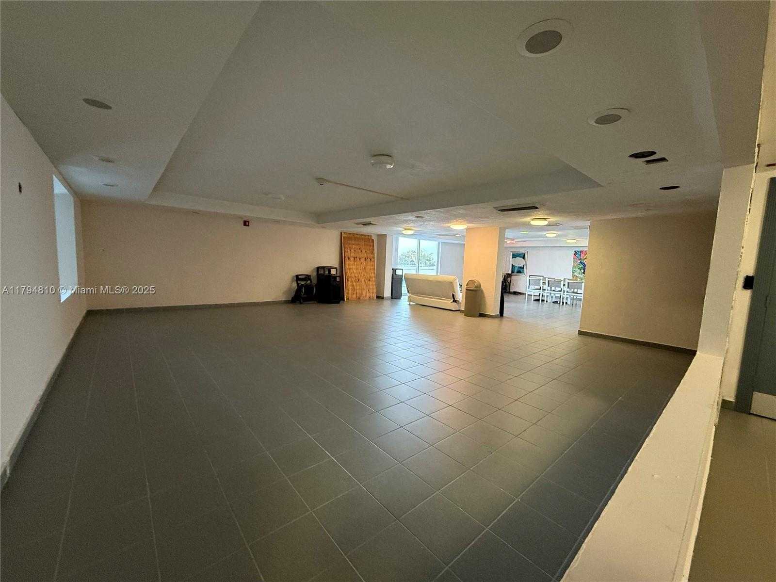 Small Image of 401 OCEAN DR #324, Miami Beach Number 24