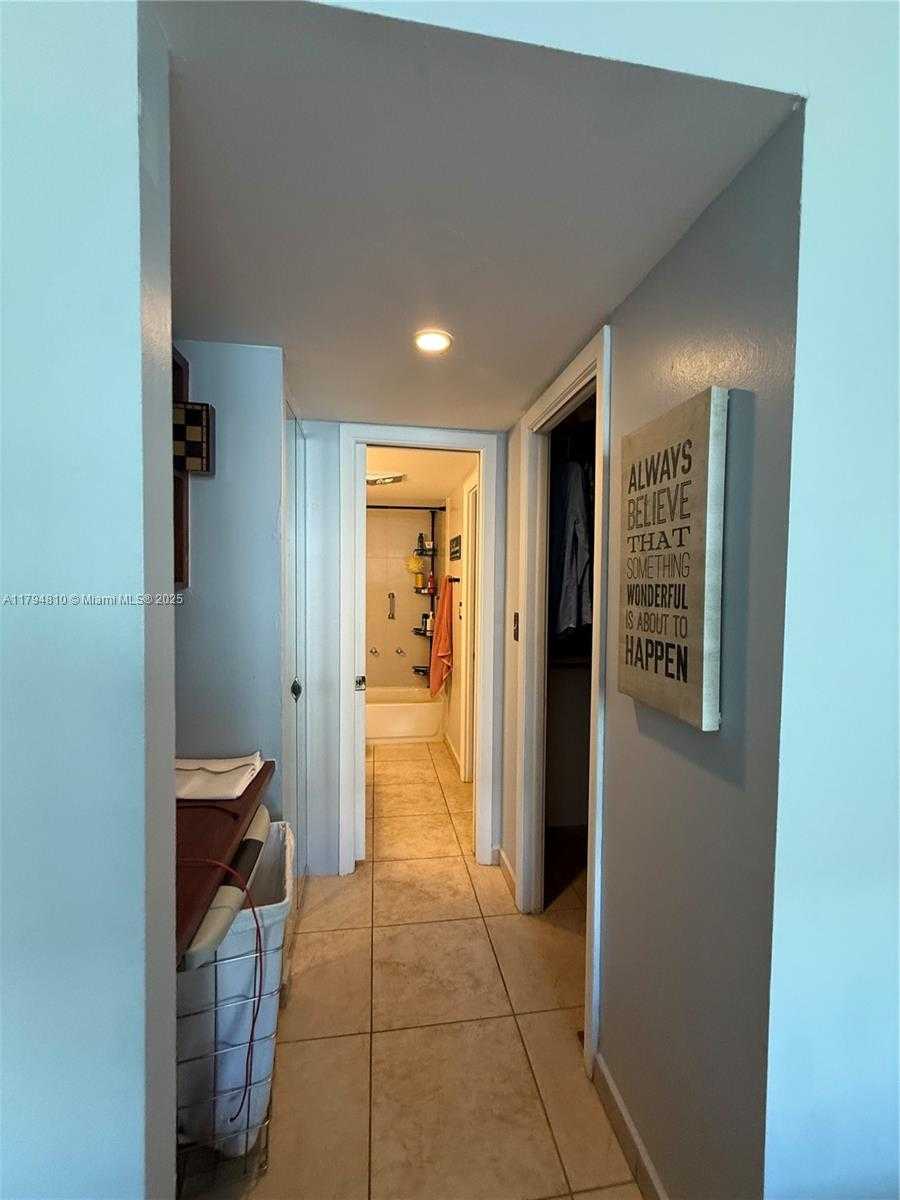 Small Image of 401 OCEAN DR #324, Miami Beach Number 32