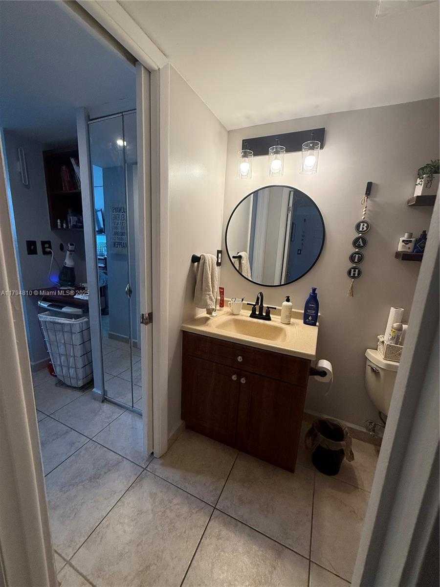 Small Image of 401 OCEAN DR #324, Miami Beach Number 47