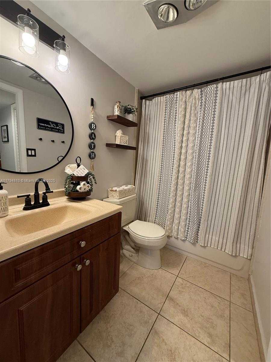 Small Image of 401 OCEAN DR #324, Miami Beach Number 59