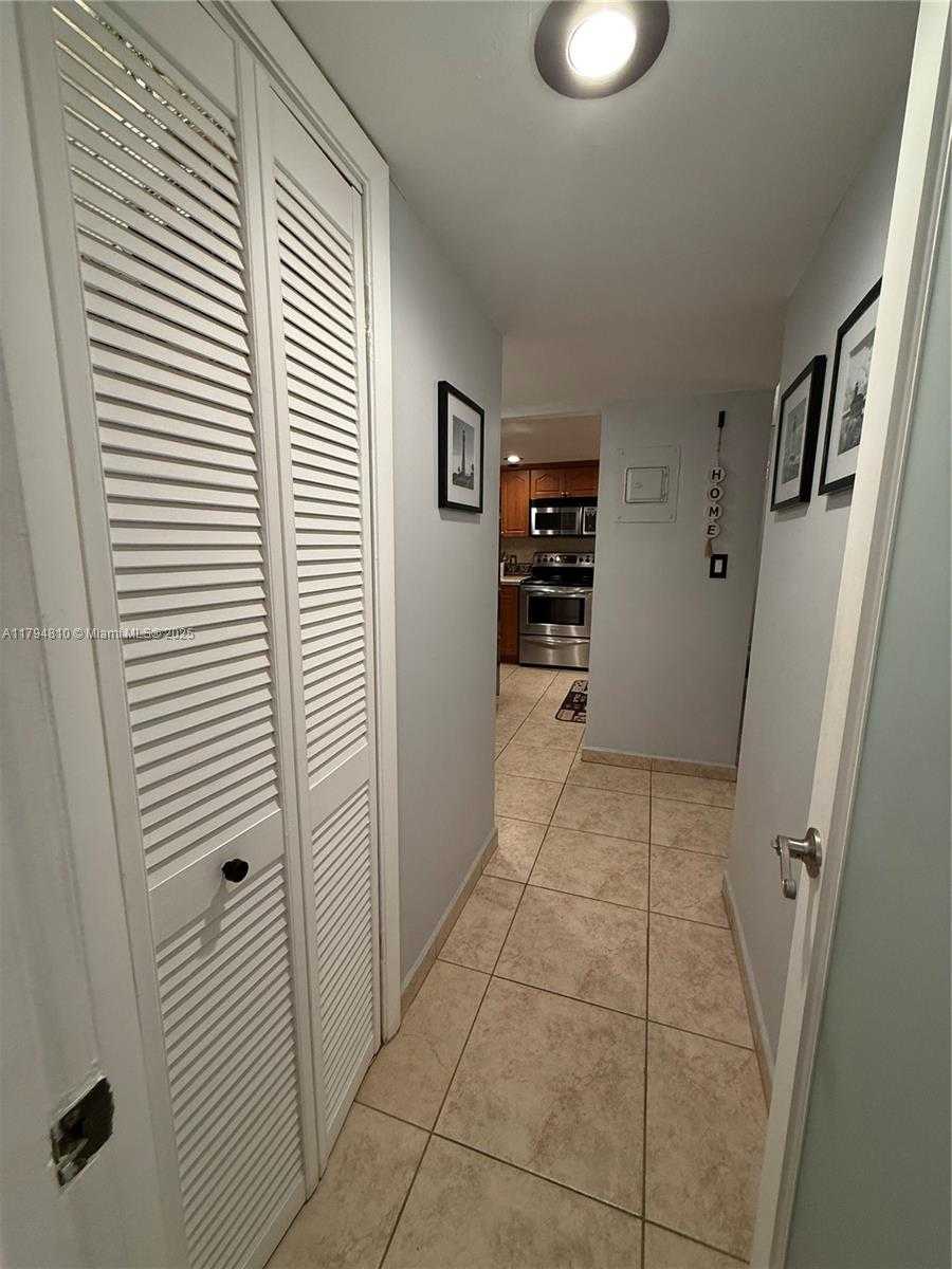 Small Image of 401 OCEAN DR #324, Miami Beach Number 60