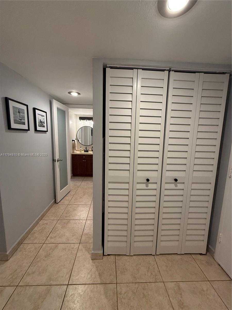 Small Image of 401 OCEAN DR #324, Miami Beach Number 62