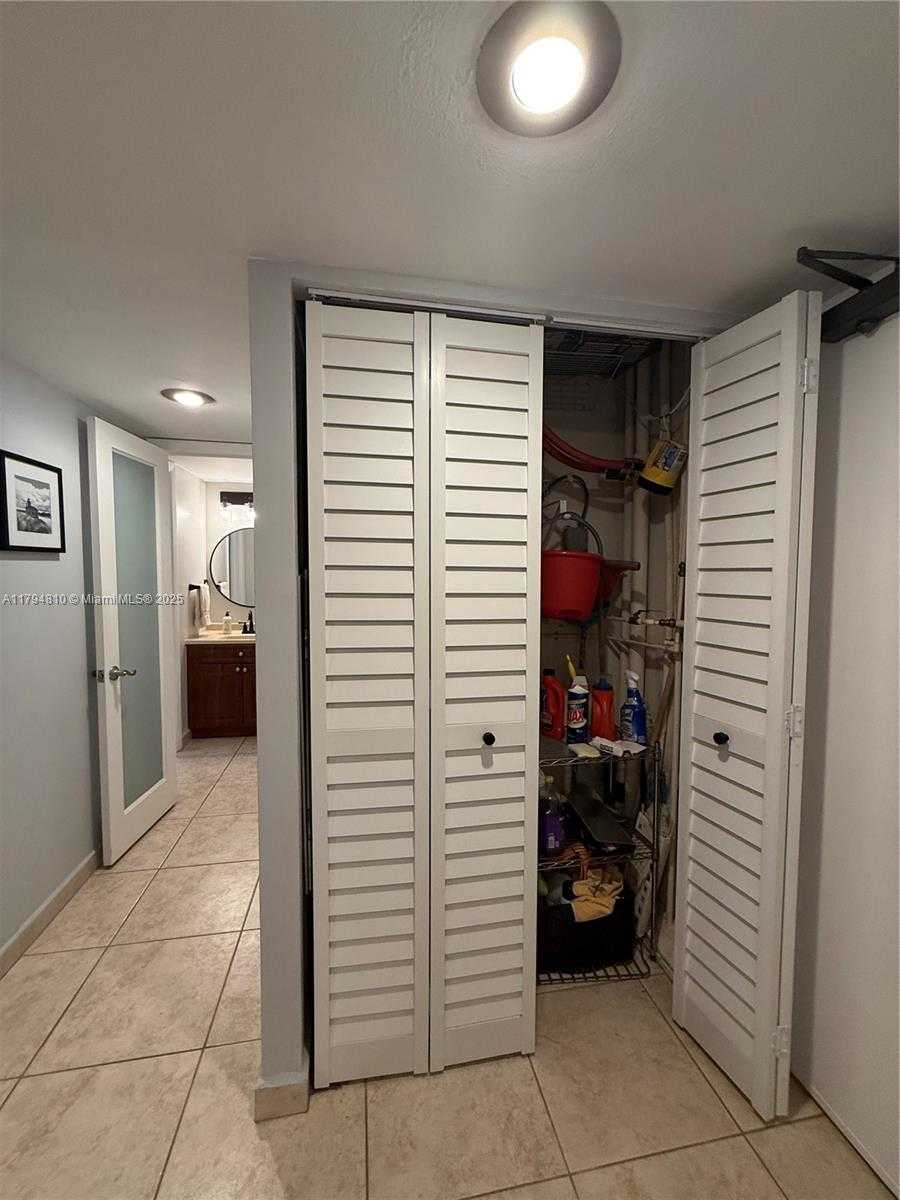 Small Image of 401 OCEAN DR #324, Miami Beach Number 63