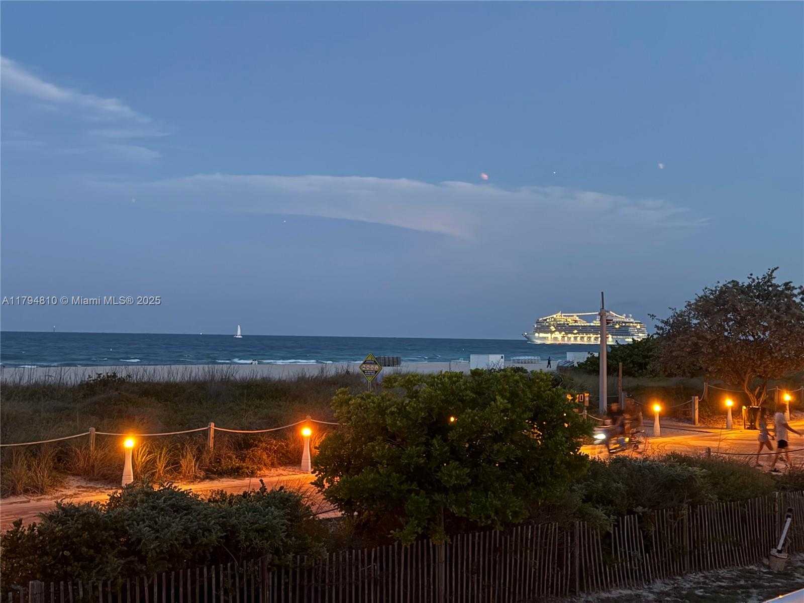 Small Image of 401 OCEAN DR #324, Miami Beach Number 8