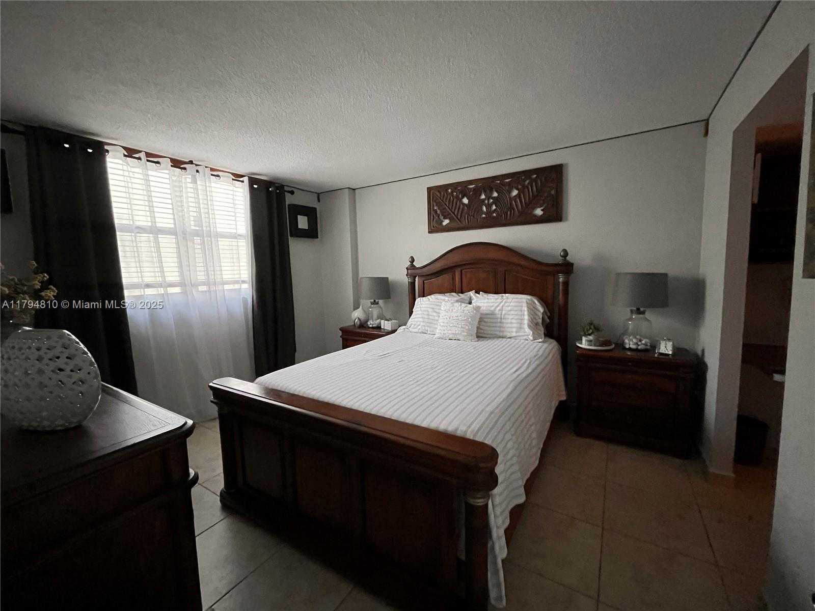 Small Image of 401 OCEAN DR #324, Miami Beach Number 9