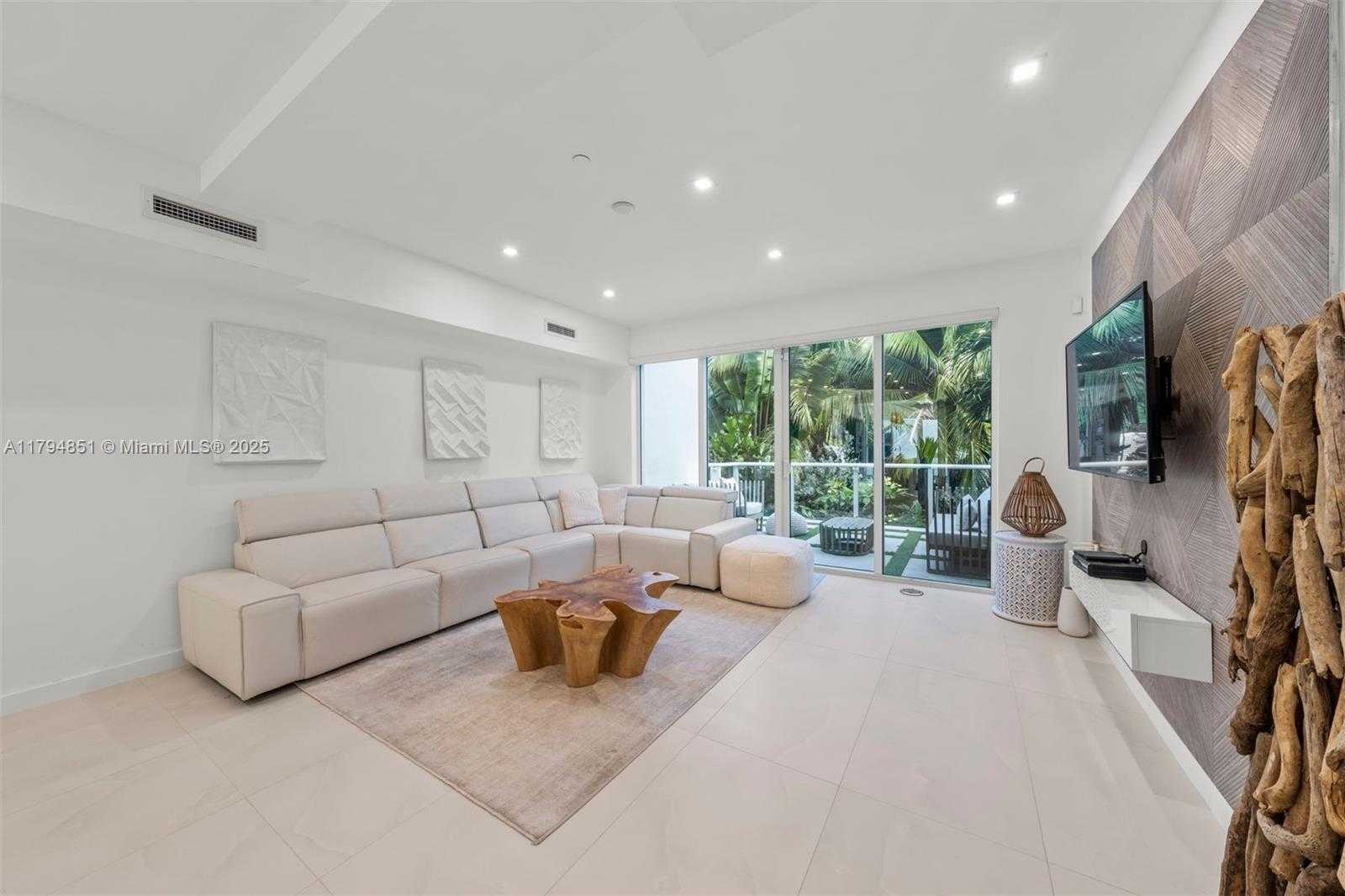 Small Image of 455 NORTH EAST 39TH ST #304, Miami Number 10