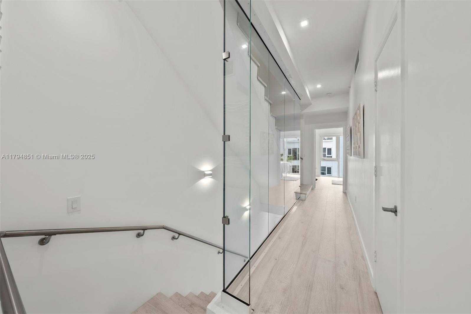 Small Image of 455 NORTH EAST 39TH ST #304, Miami Number 27