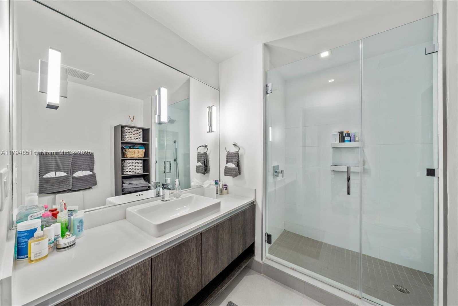 Small Image of 455 NORTH EAST 39TH ST #304, Miami Number 34