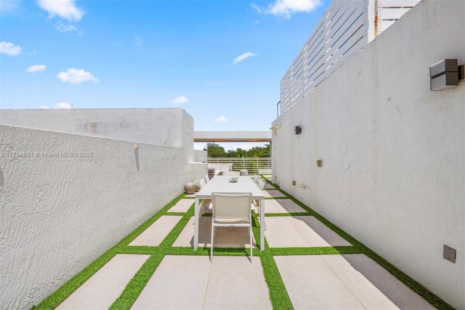 Small Image of 455 NORTH EAST 39TH ST #304, Miami Number 36