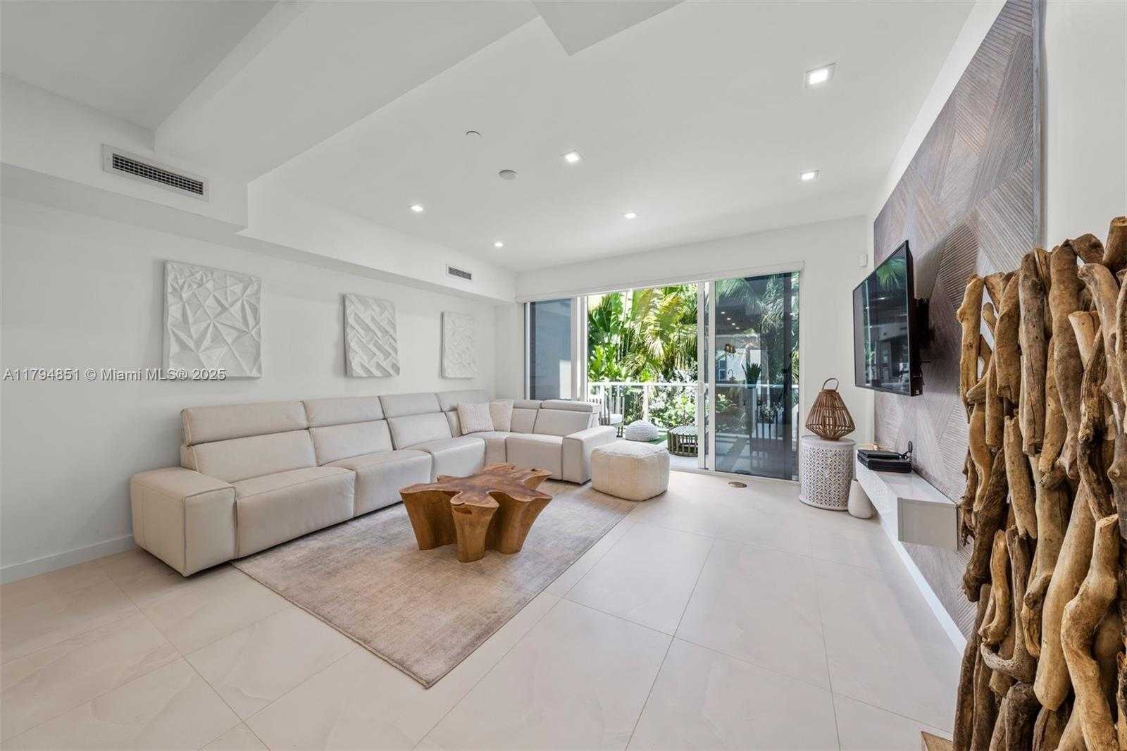 Small Image of 455 NORTH EAST 39TH ST #304, Miami Number 4