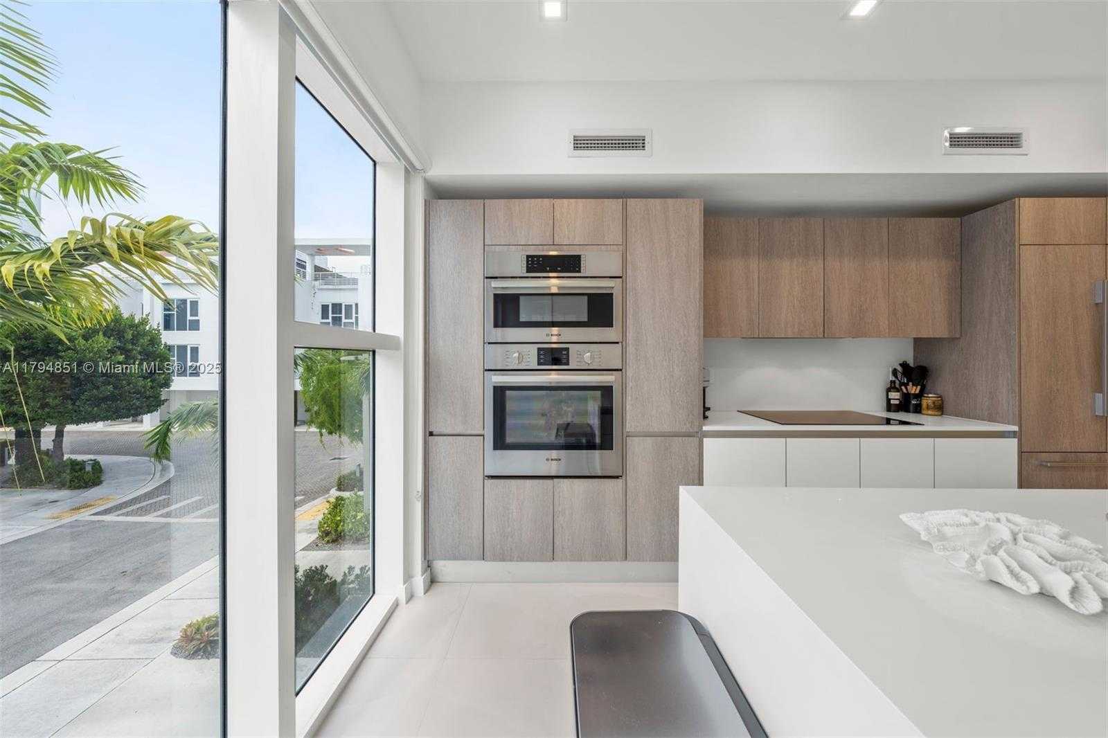 Small Image of 455 NORTH EAST 39TH ST #304, Miami Number 9