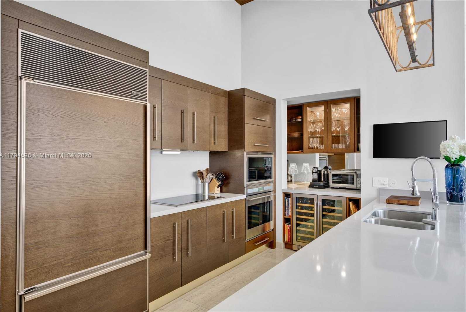 Small Image of 465 BRICKELL AVE #2801, Miami Number 6