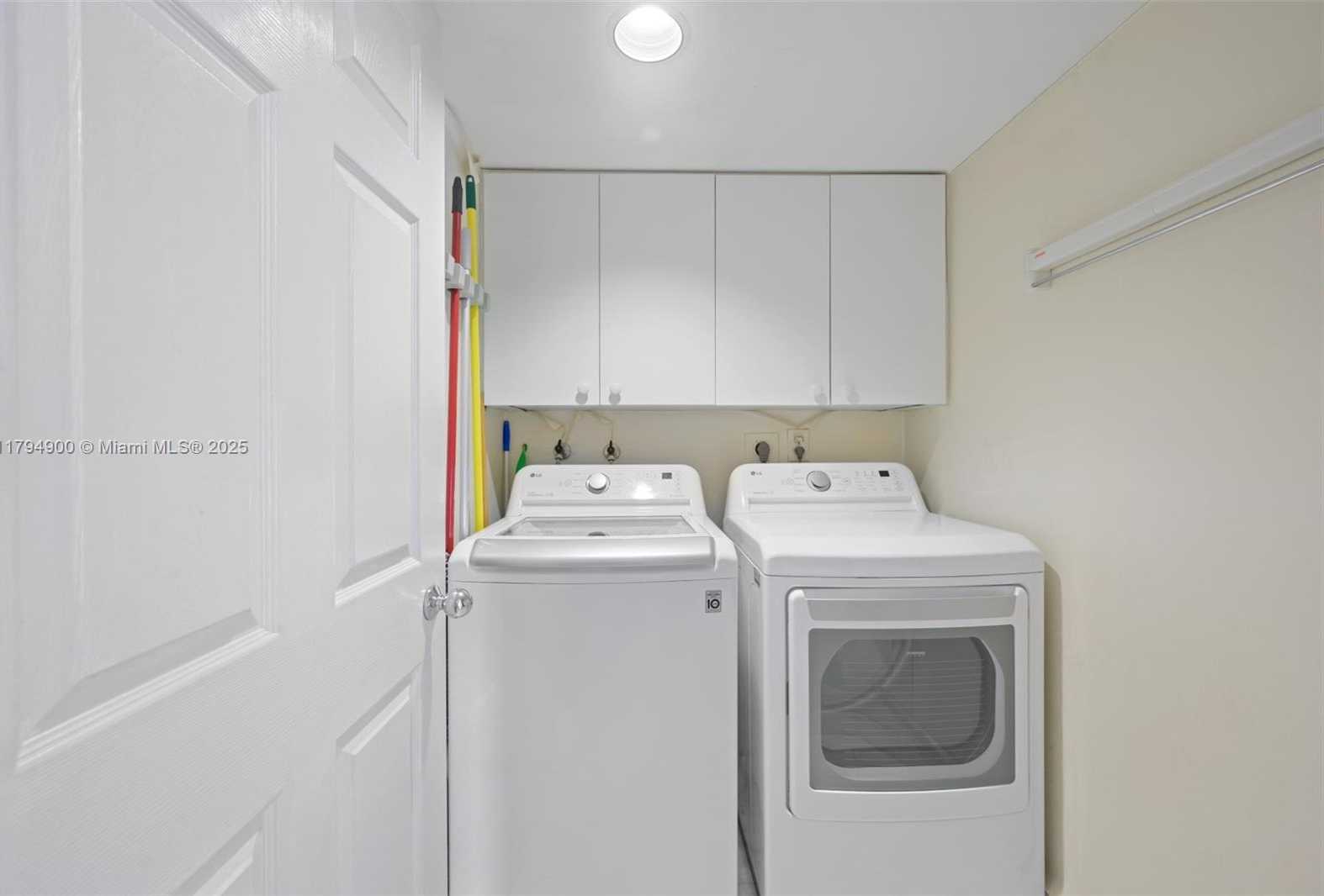 Small Image of 3500 MYSTIC POINTE DRIVE #2108, Aventura Number 42