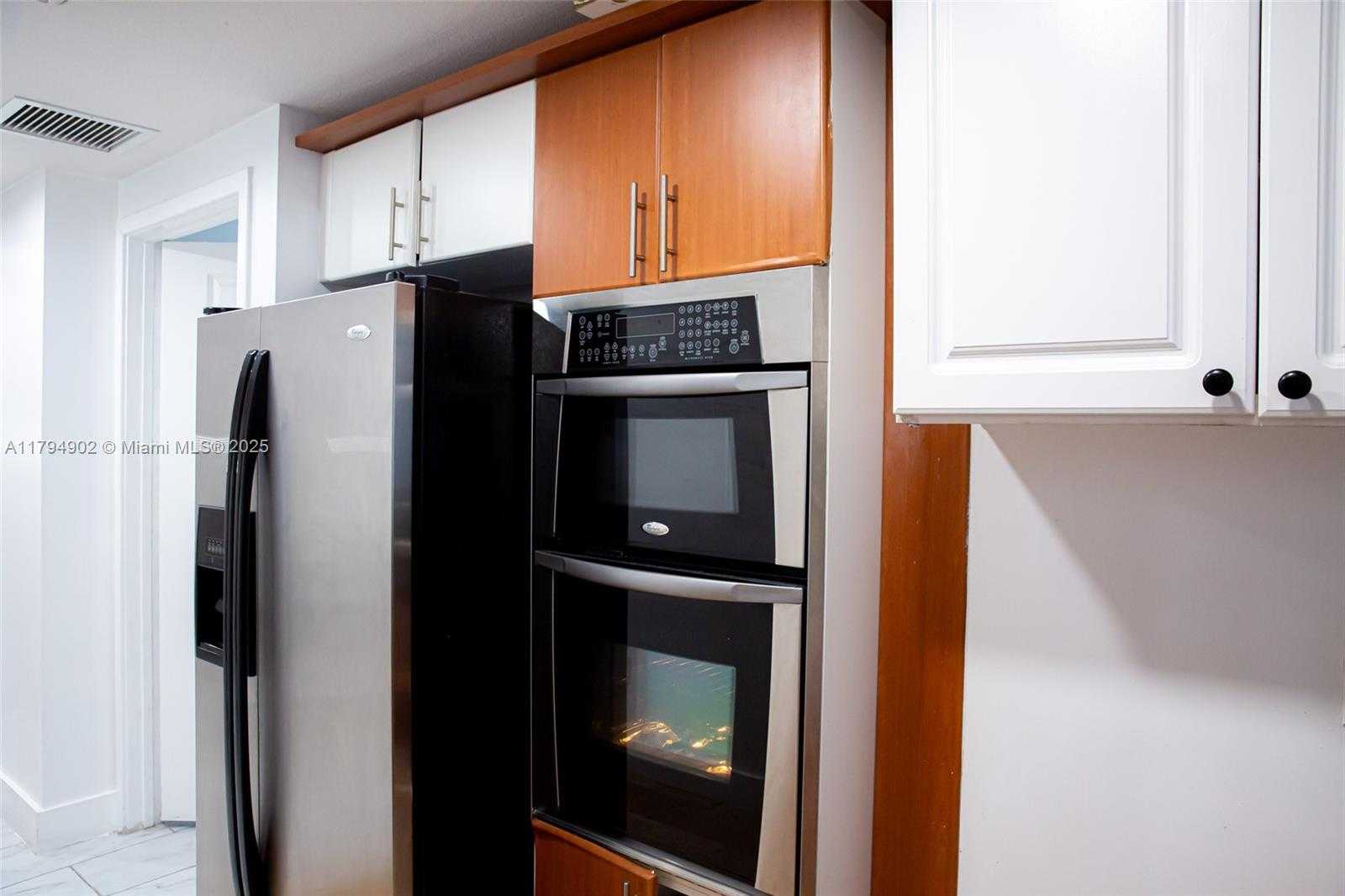 Small Image of 170 SOUTH EAST 14TH ST #1605, Miami Number 6