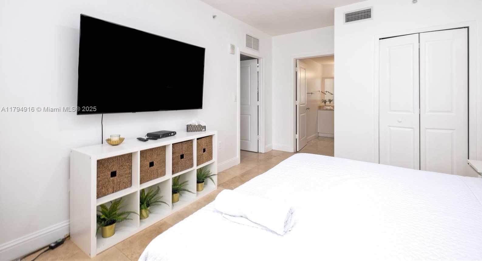 Small Image of 170 SOUTH EAST 14TH ST #2708, Miami Number 12