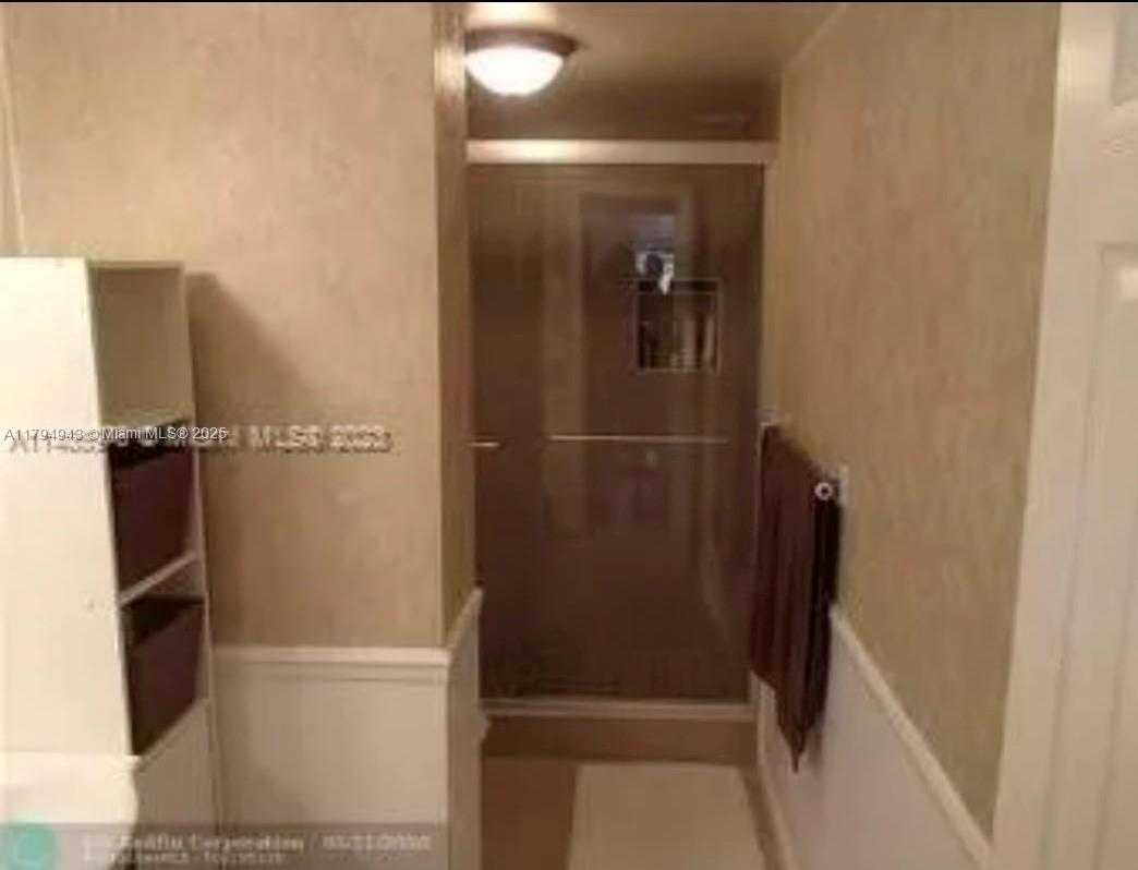 Small Image of 4400 HILLCREST DR #215-B, Hollywood Number 11