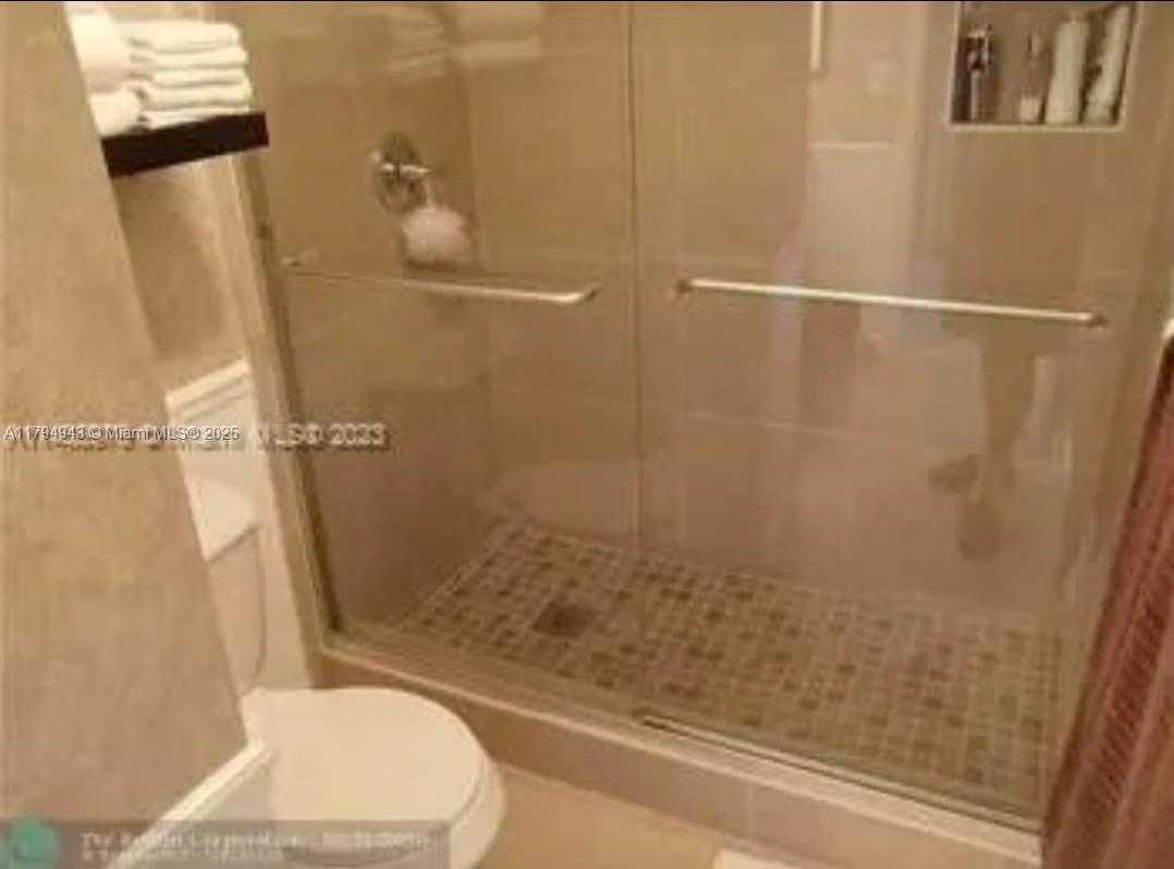 Small Image of 4400 HILLCREST DR #215-B, Hollywood Number 12