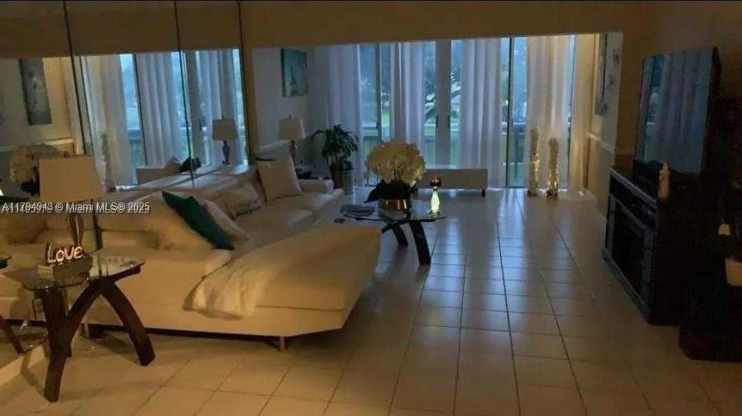Small Image of 4400 HILLCREST DR #215-B, Hollywood Number 14