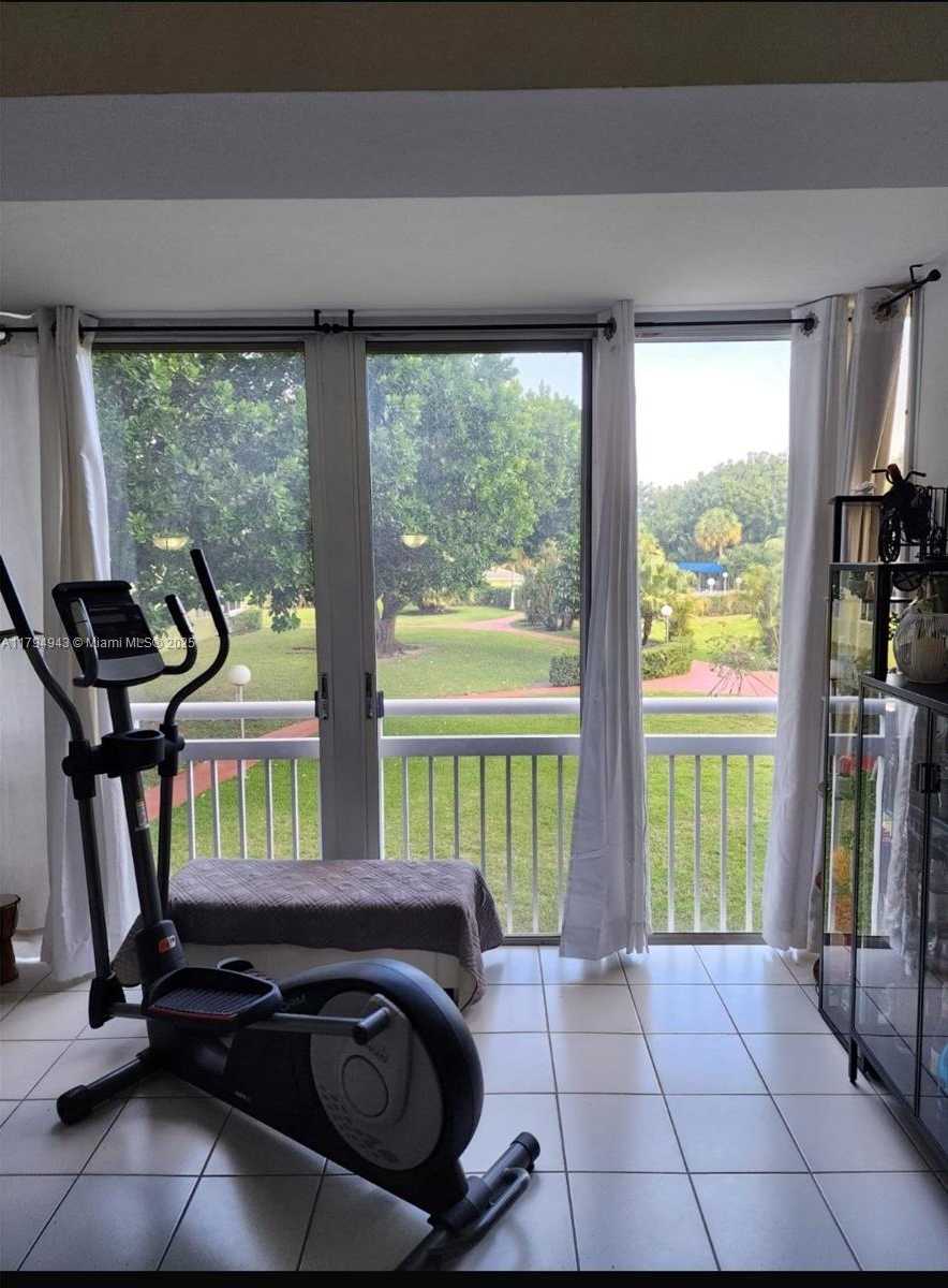 Small Image of 4400 HILLCREST DR #215-B, Hollywood Number 15