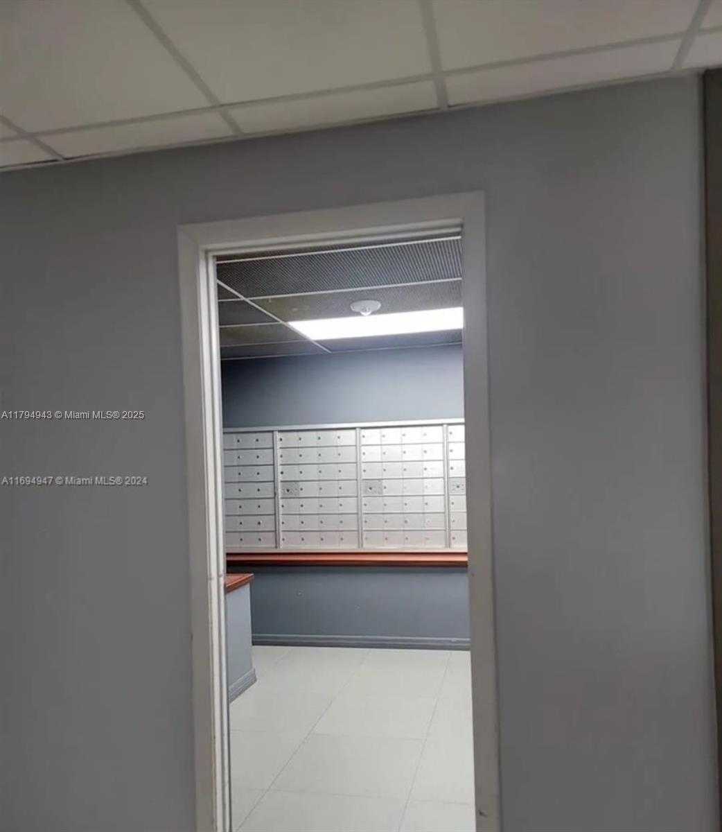 Small Image of 4400 HILLCREST DR #215-B, Hollywood Number 17