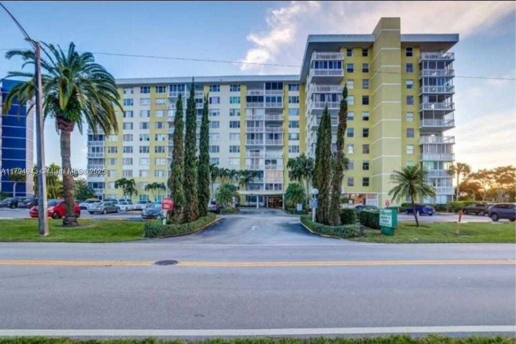 Small Image of 4400 HILLCREST DR #215-B, Hollywood Number 2