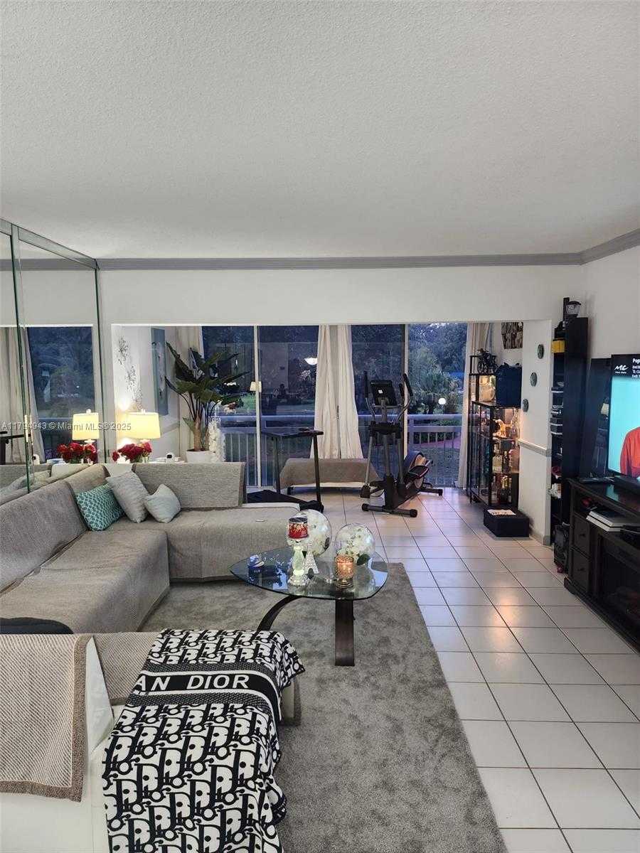 Small Image of 4400 HILLCREST DR #215-B, Hollywood Number 20