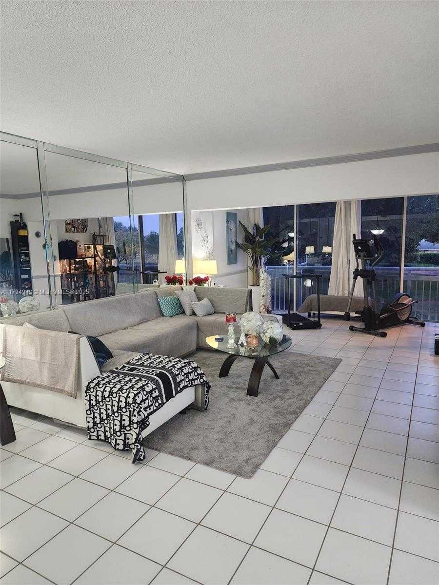 Small Image of 4400 HILLCREST DR #215-B, Hollywood Number 21