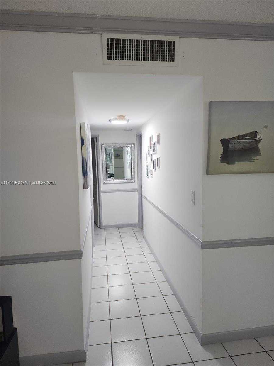 Small Image of 4400 HILLCREST DR #215-B, Hollywood Number 22