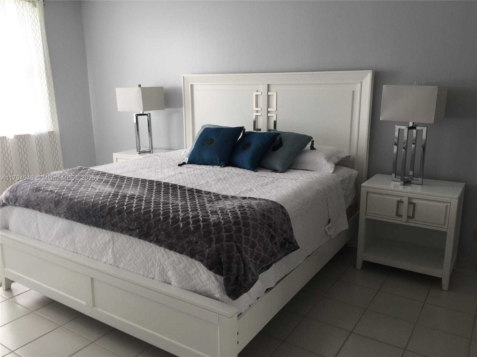Small Image of 4400 HILLCREST DR #215-B, Hollywood Number 23