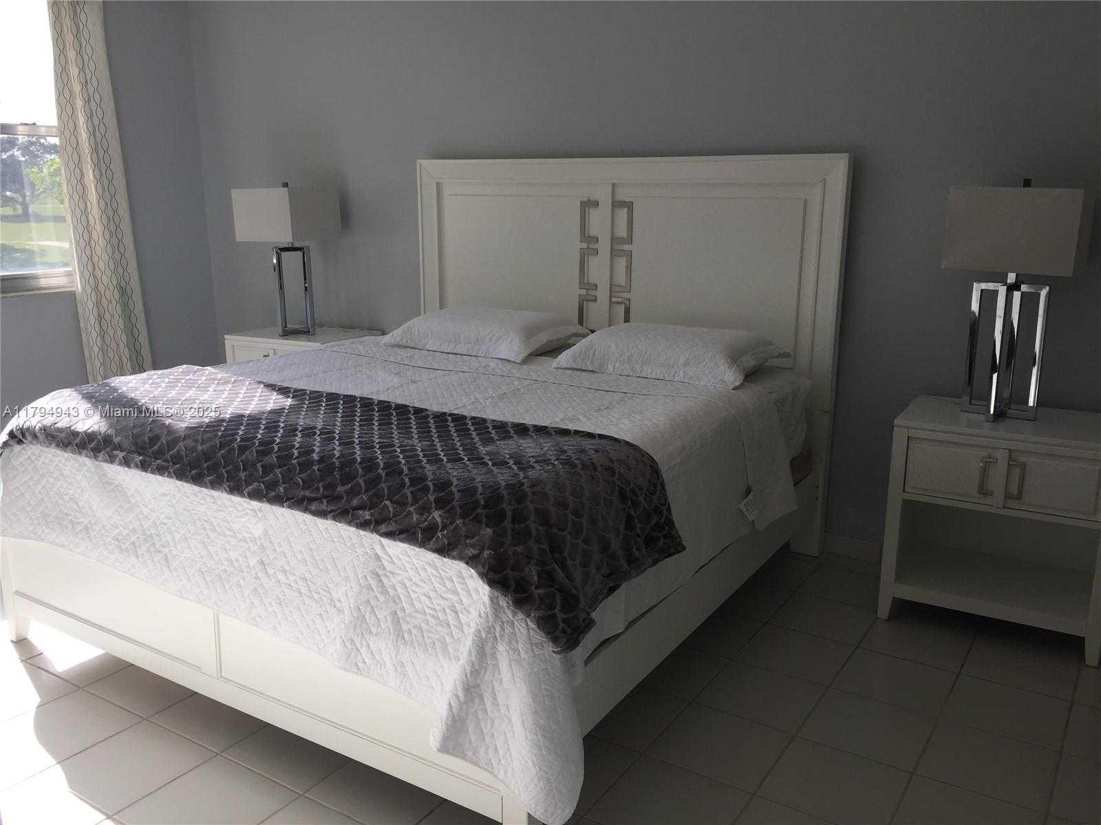 Small Image of 4400 HILLCREST DR #215-B, Hollywood Number 24
