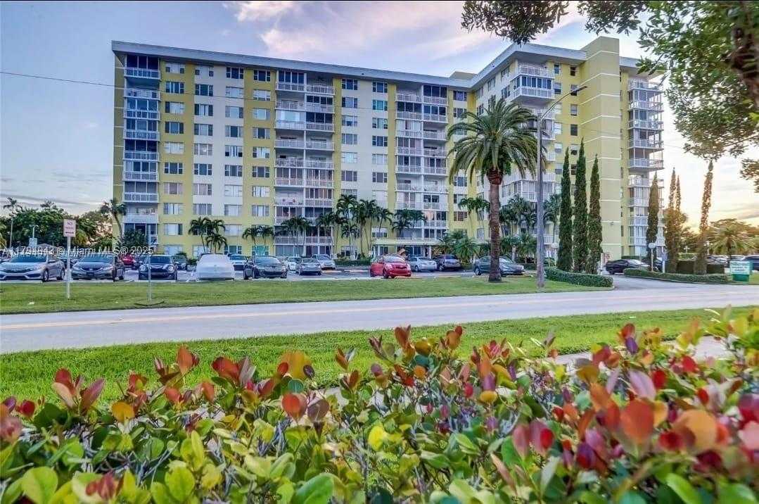 Small Image of 4400 HILLCREST DR #215-B, Hollywood Number 25