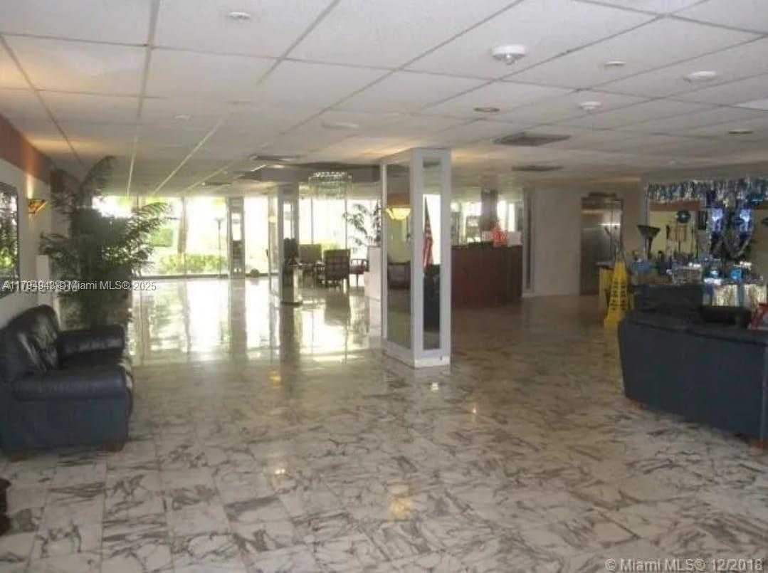 Small Image of 4400 HILLCREST DR #215-B, Hollywood Number 5