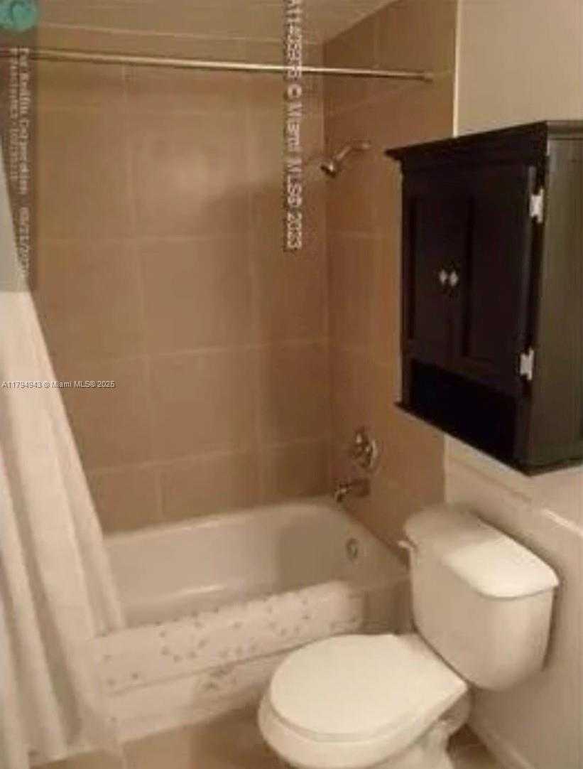 Small Image of 4400 HILLCREST DR #215-B, Hollywood Number 8