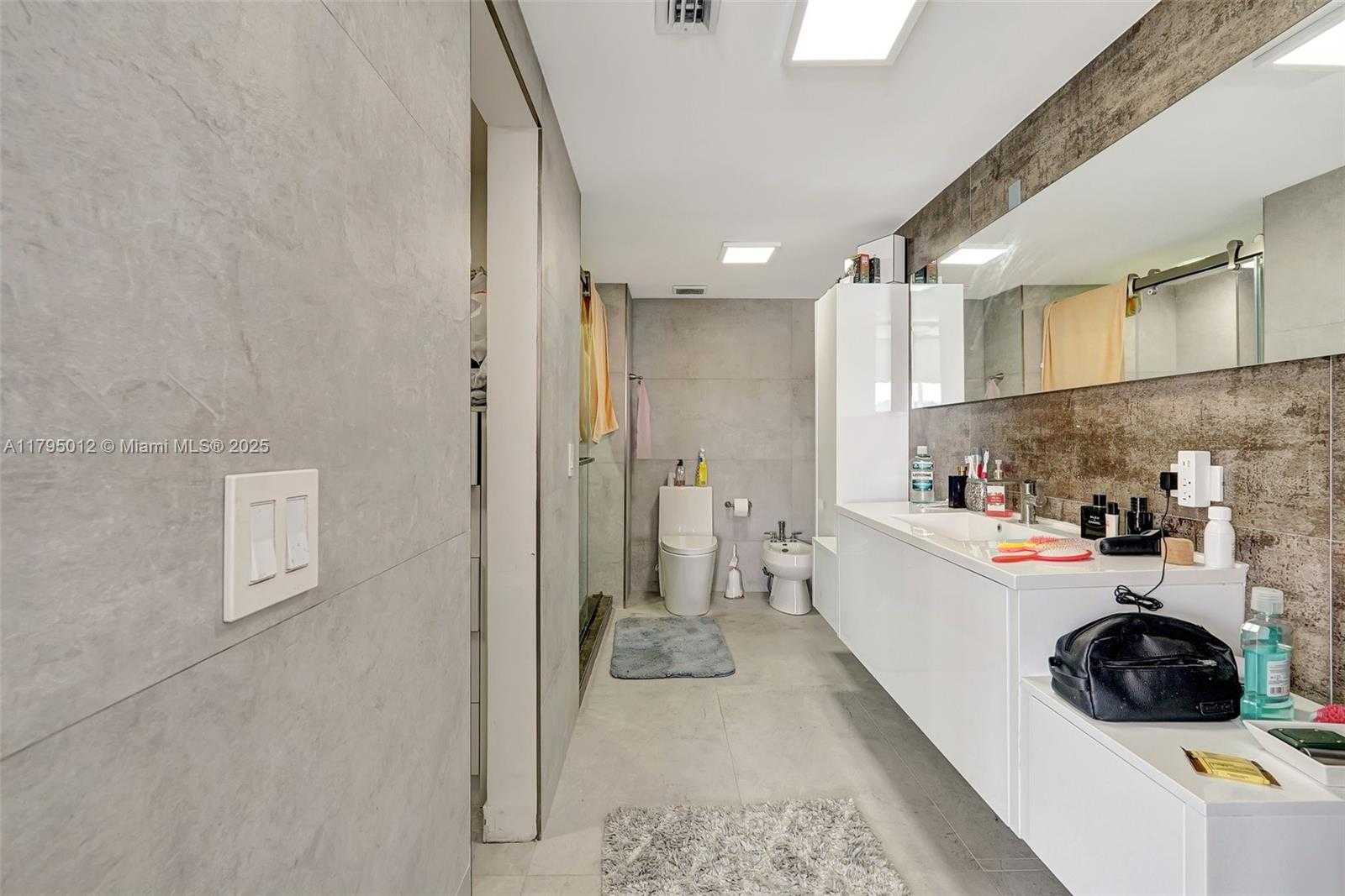 Small Image of 454 POINCIANA DR #1621, Sunny Isles Beach Number 19