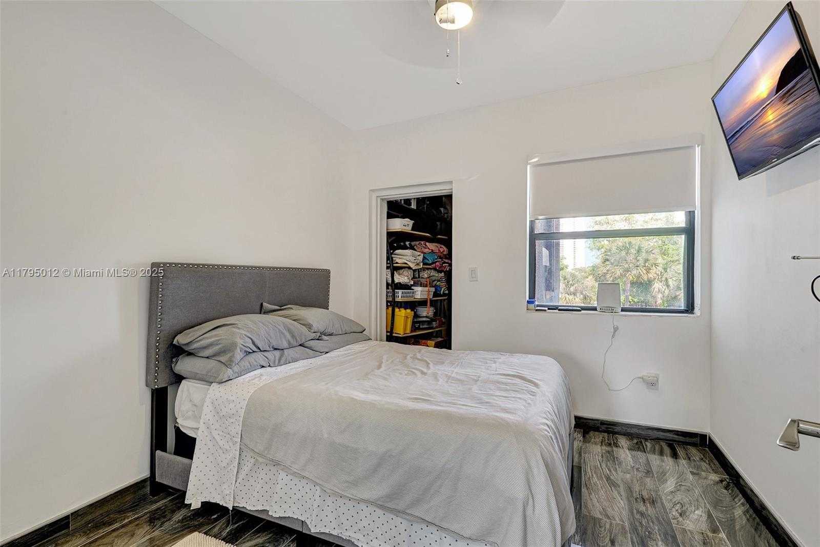 Small Image of 454 POINCIANA DR #1621, Sunny Isles Beach Number 22