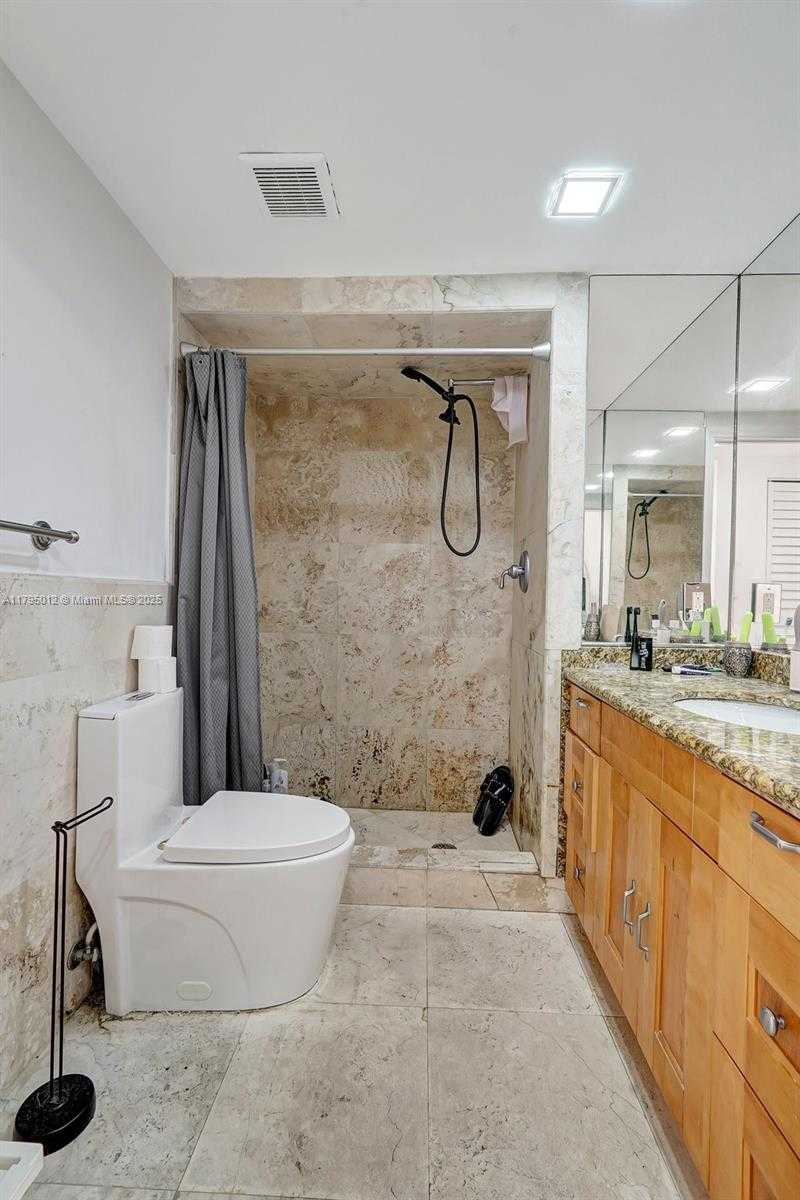 Small Image of 454 POINCIANA DR #1621, Sunny Isles Beach Number 23