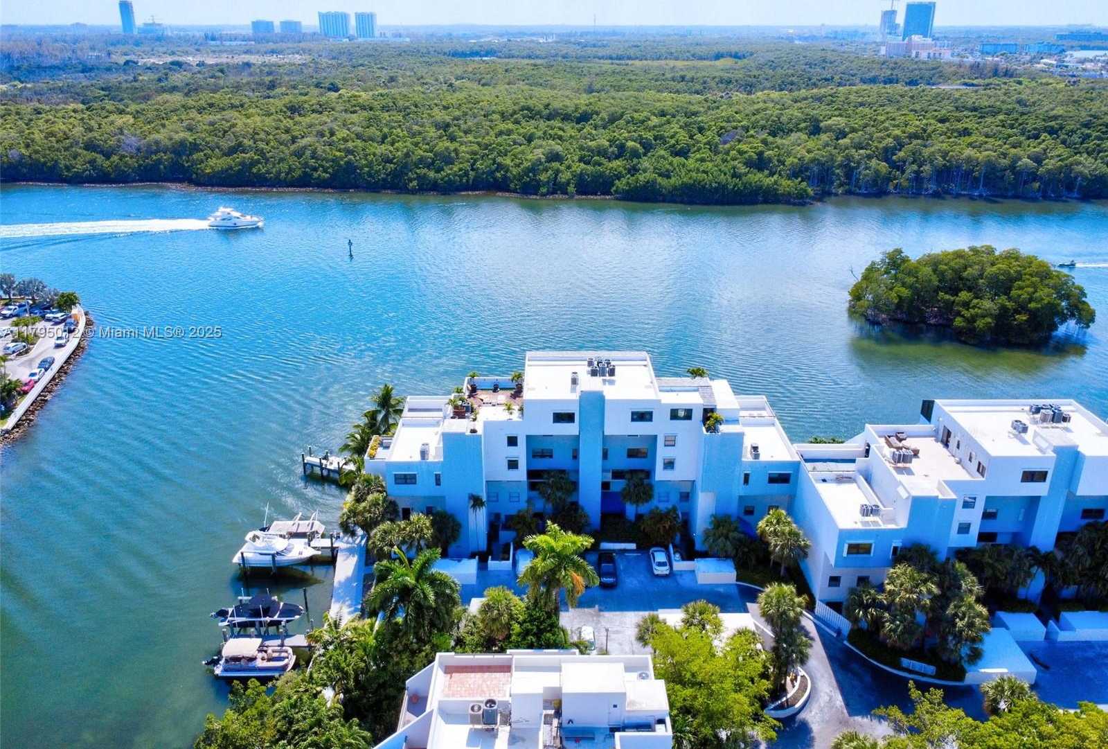 Small Image of 454 POINCIANA DR #1621, Sunny Isles Beach Number 3