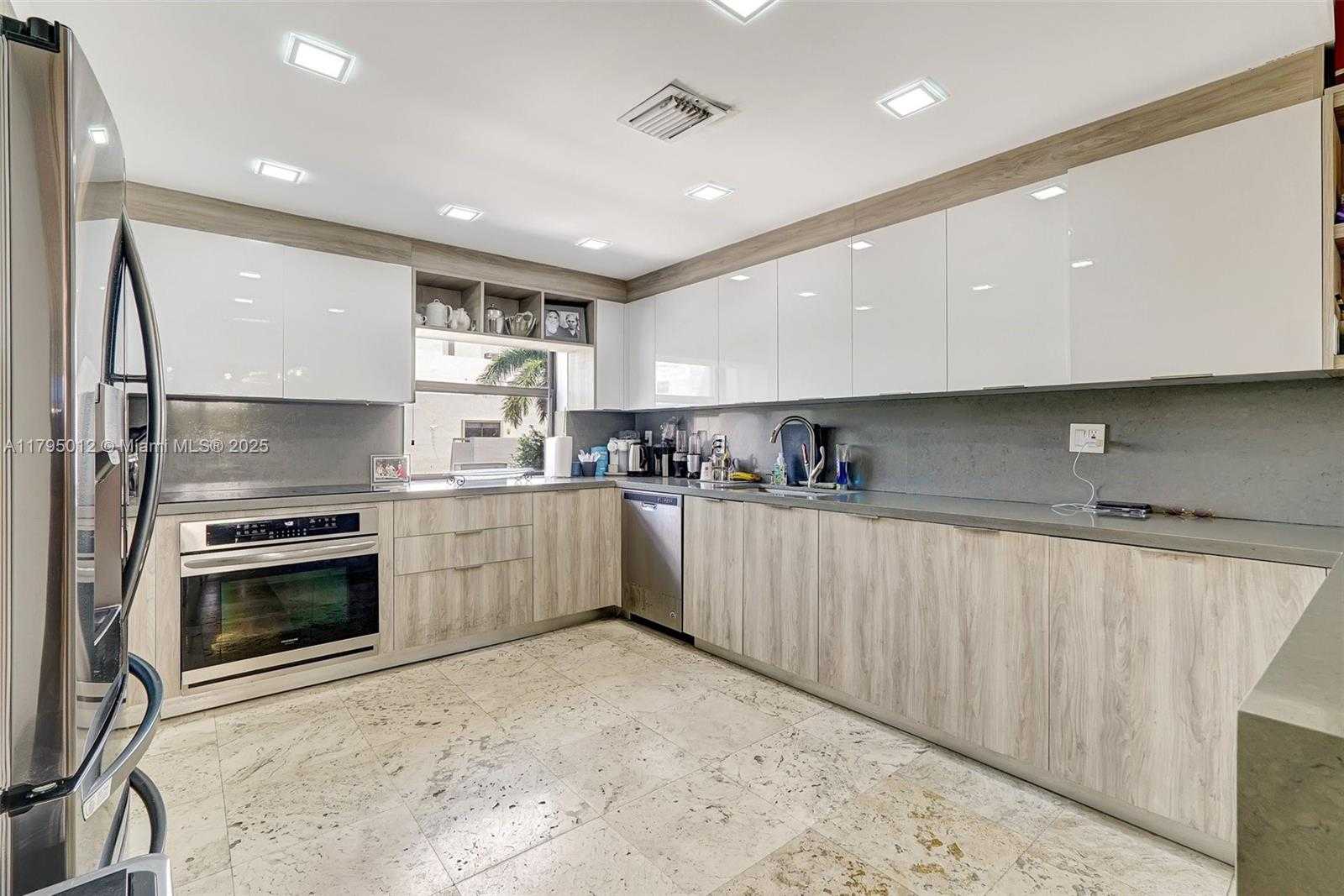 Small Image of 454 POINCIANA DR #1621, Sunny Isles Beach Number 6
