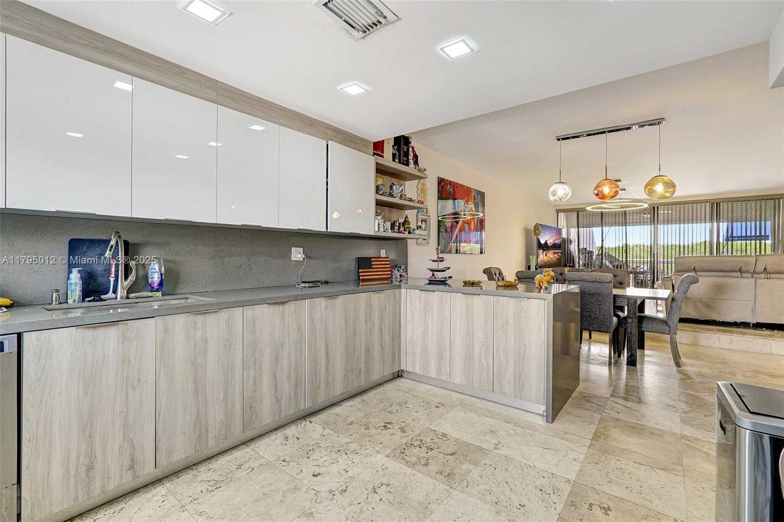 Small Image of 454 POINCIANA DR #1621, Sunny Isles Beach Number 9