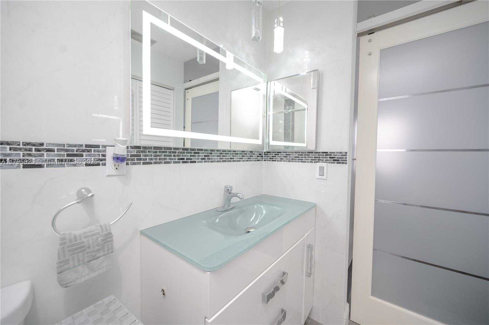 Small Image of 6268 NORTH WEST 170TH TER, Hialeah Number 20